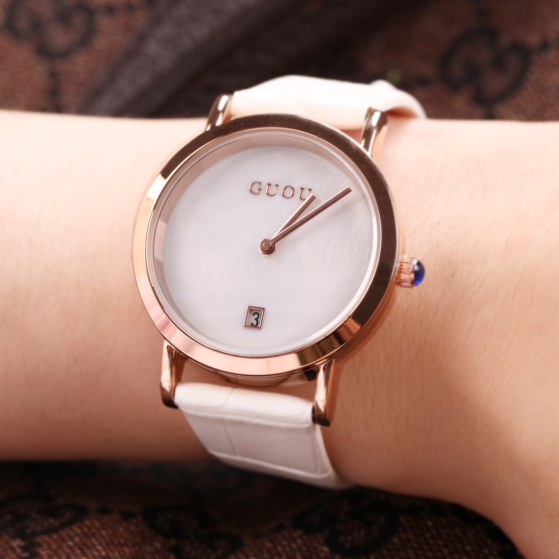 ساعة نسائية فاخرة جديدة وبسيطة - مراجعة Luxury Watch Unique وسعره