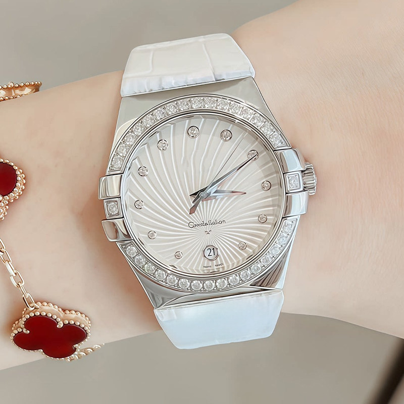 حزام ساعة من الجلد المنحني للن - مراجعة Omega Watch Constellation وسعره
