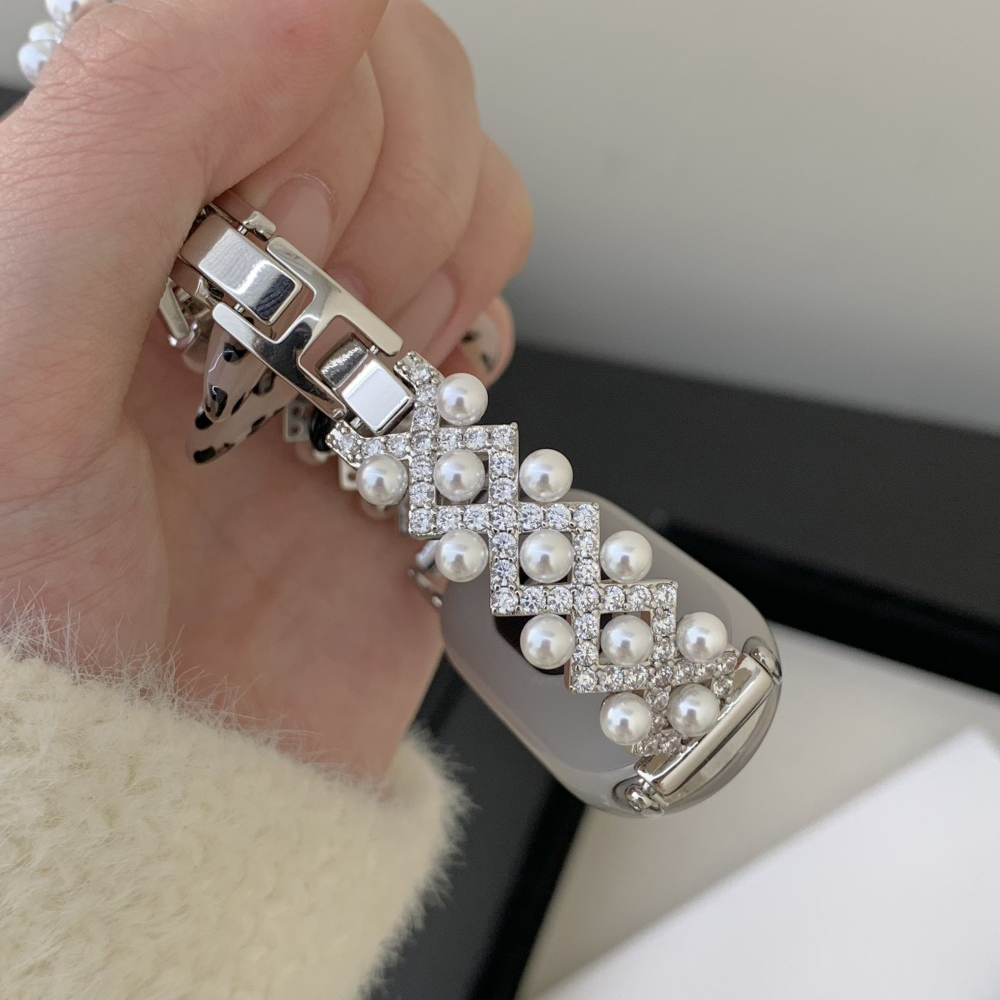 سيدة اللؤلؤ الصليب مطعمة الماس - مراجعة Xiaomi Luxury Watch وسعره