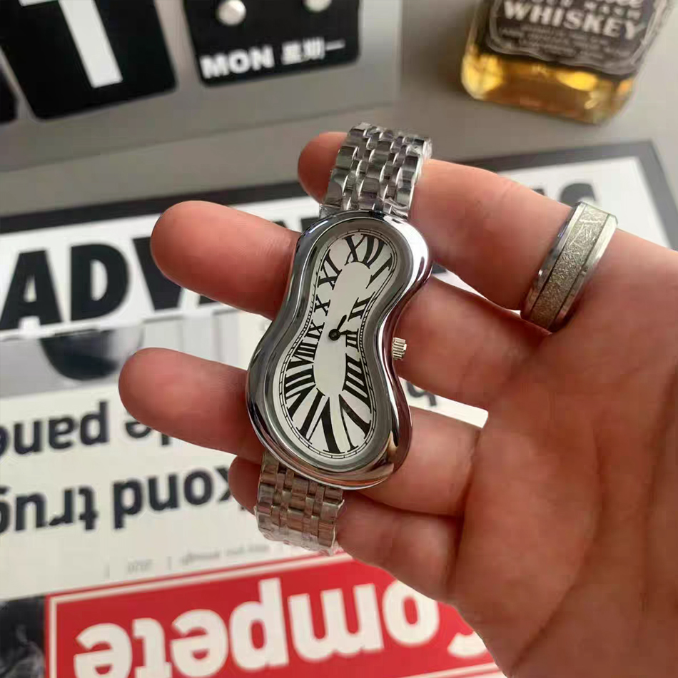 ساعة يد جديدة بتصميم Y2K عصري  - مراجعة Luxury Watch Unique وسعره