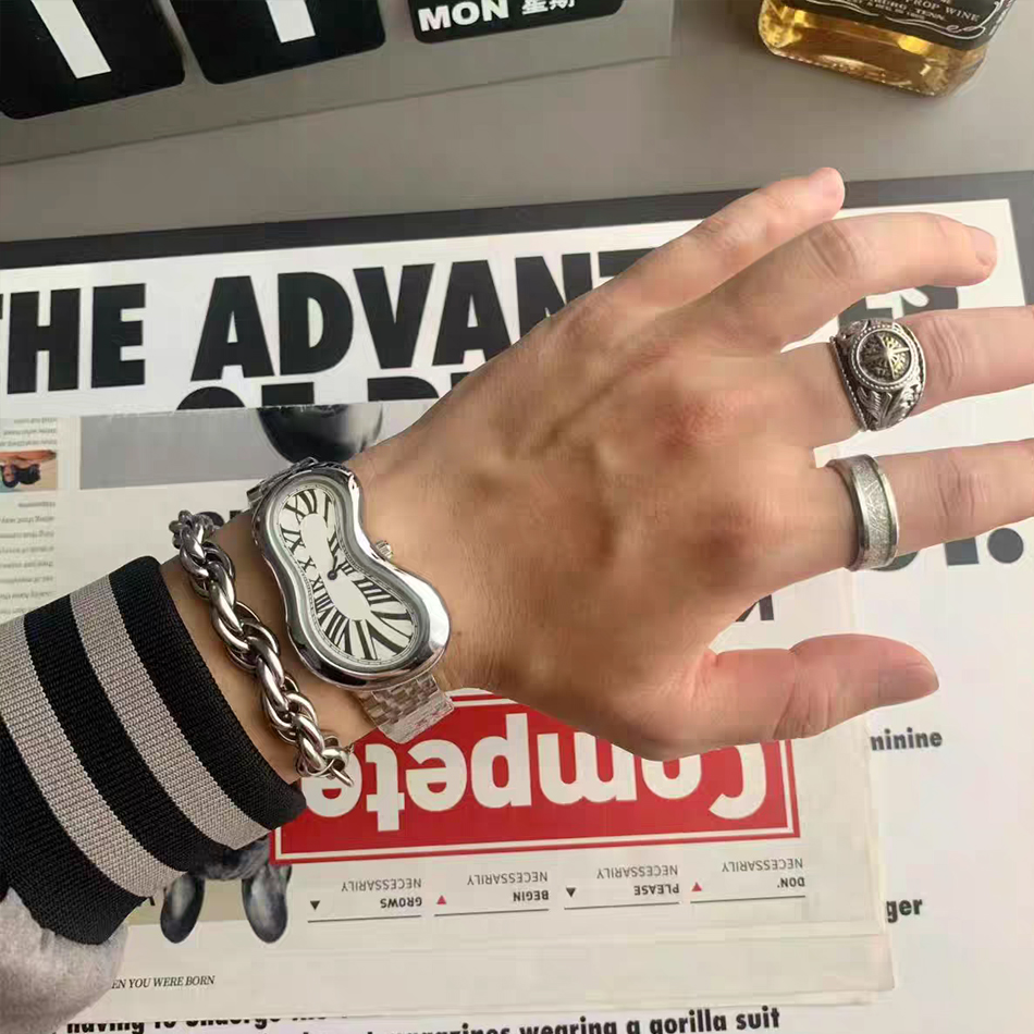 ساعة يد جديدة بتصميم Y2K عصري  - مراجعة Luxury Watch Unique وسعره