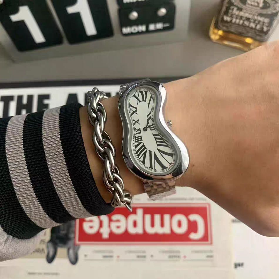 ساعة يد جديدة بتصميم Y2K عصري  - مراجعة Luxury Watch Unique وسعره