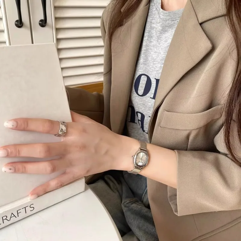 صغيرة البيضاوي الهاتفي الأخضر  - مراجعة Ladies Luxury Watch وسعره