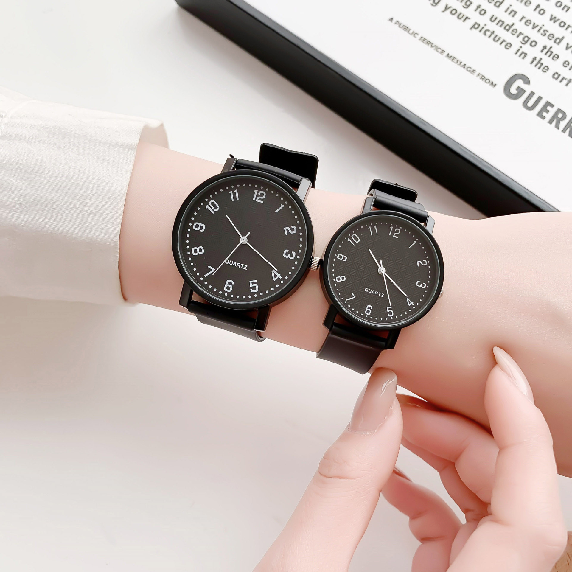 ساعة كوارتز سوداء بسيطة للنساء - مراجعة Ladies Luxury Watch وسعره